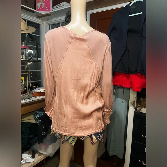 XCVI Blush V Neck Long Sleeve NWT - Picture 3 of 7